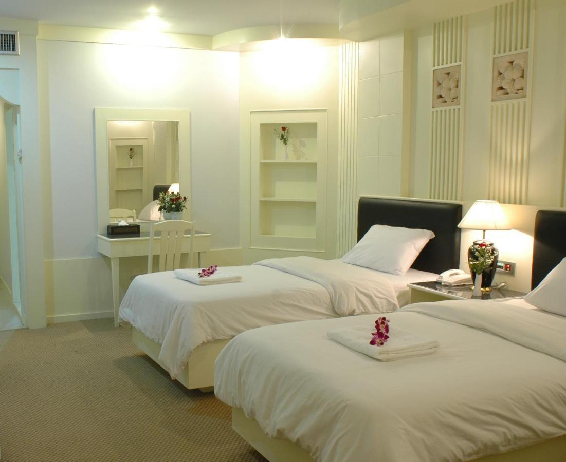 The Rich Hotel Nonthaburi Exterior photo