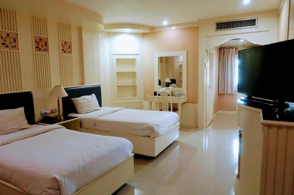 The Rich Hotel Nonthaburi Exterior photo