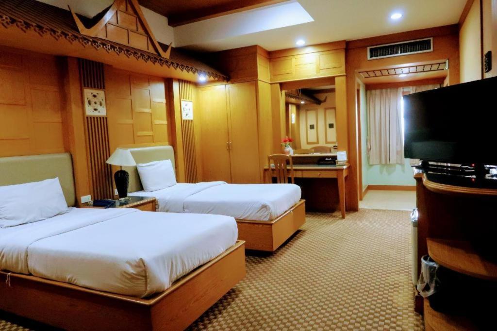 The Rich Hotel Nonthaburi Exterior photo