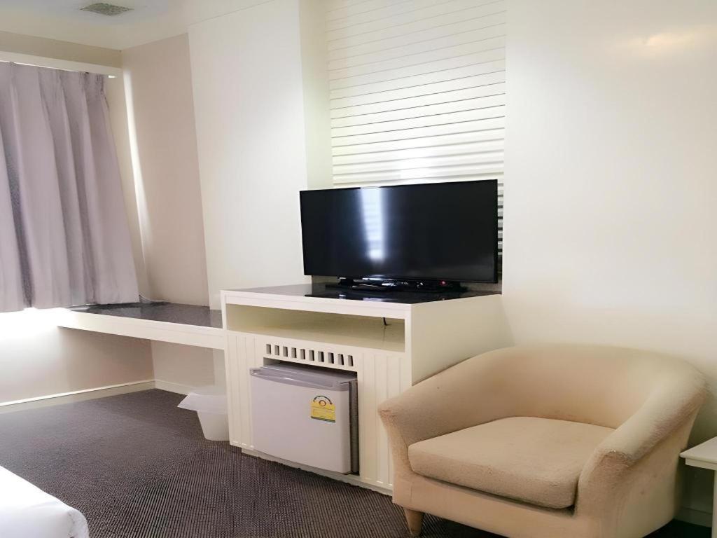 The Rich Hotel Nonthaburi Exterior photo