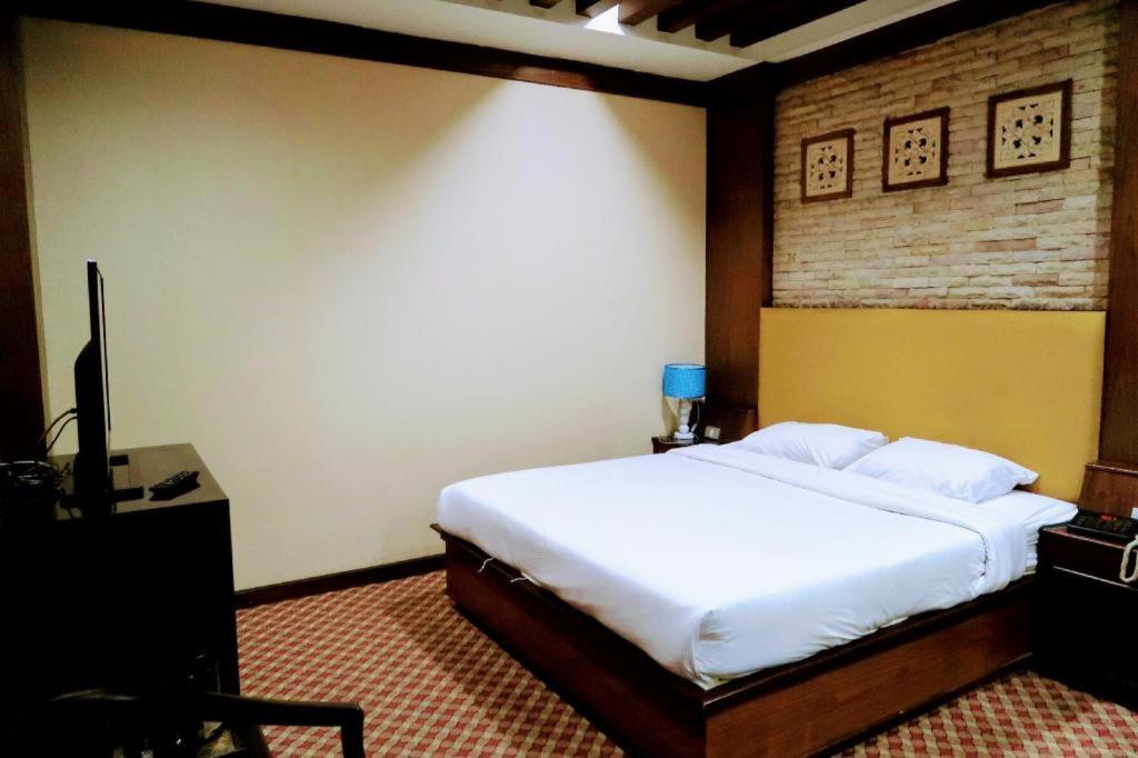 The Rich Hotel Nonthaburi Exterior photo