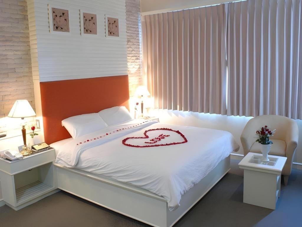 The Rich Hotel Nonthaburi Exterior photo