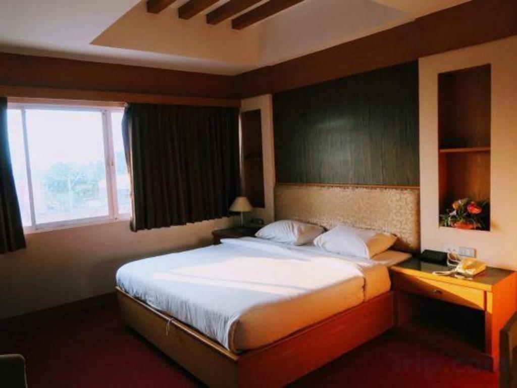 The Rich Hotel Nonthaburi Exterior photo