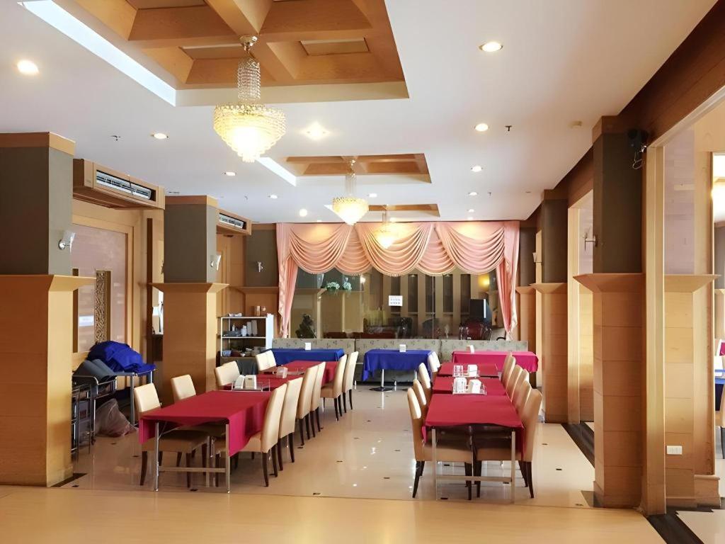 The Rich Hotel Nonthaburi Exterior photo