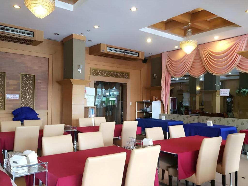 The Rich Hotel Nonthaburi Exterior photo