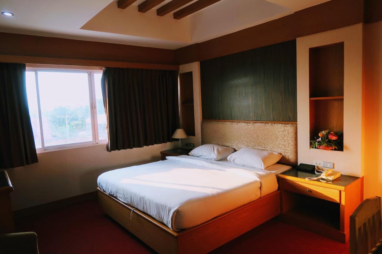 The Rich Hotel Nonthaburi Exterior photo